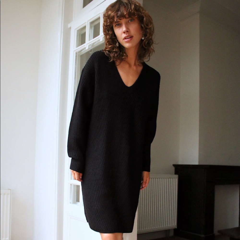 HP ⭐️ NWT Aritzia Wilfred Seville Merino Wool Sweater Dress in Black